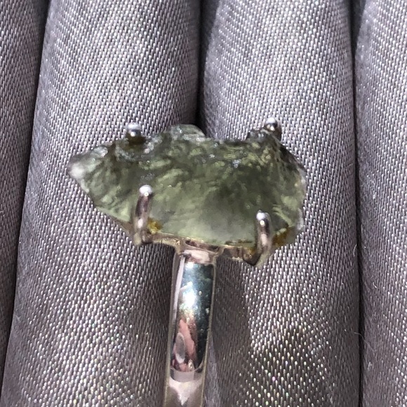 Sterling silver and genuine 👽🛸Moldavite 👽🛸free form ring size 8 - Picture 3 of 15